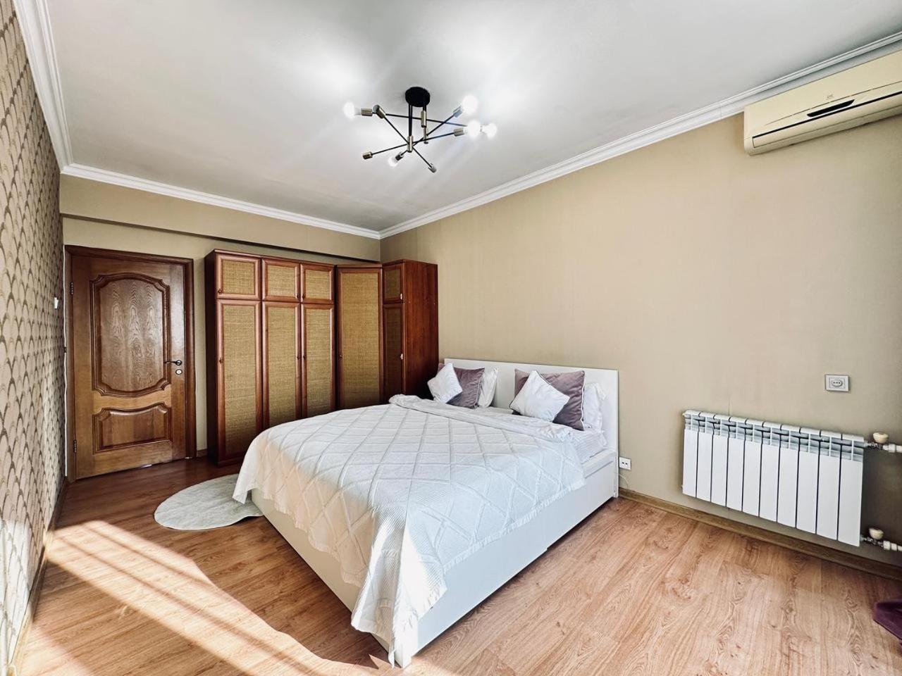 3 Ком Квартира На Абая Сейфуллина Almaty Exterior photo